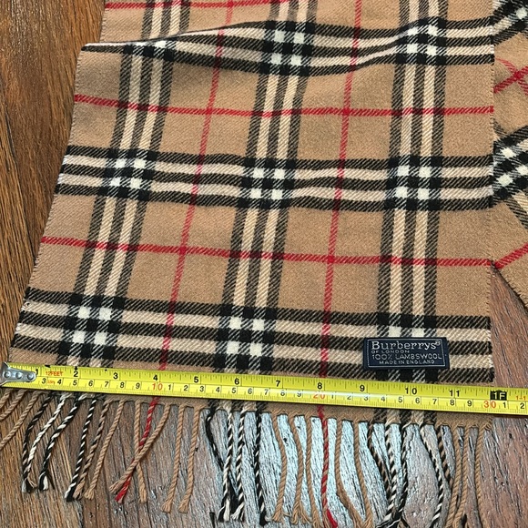 Vintage Burberry lambswool scarf - Picture 6 of 12